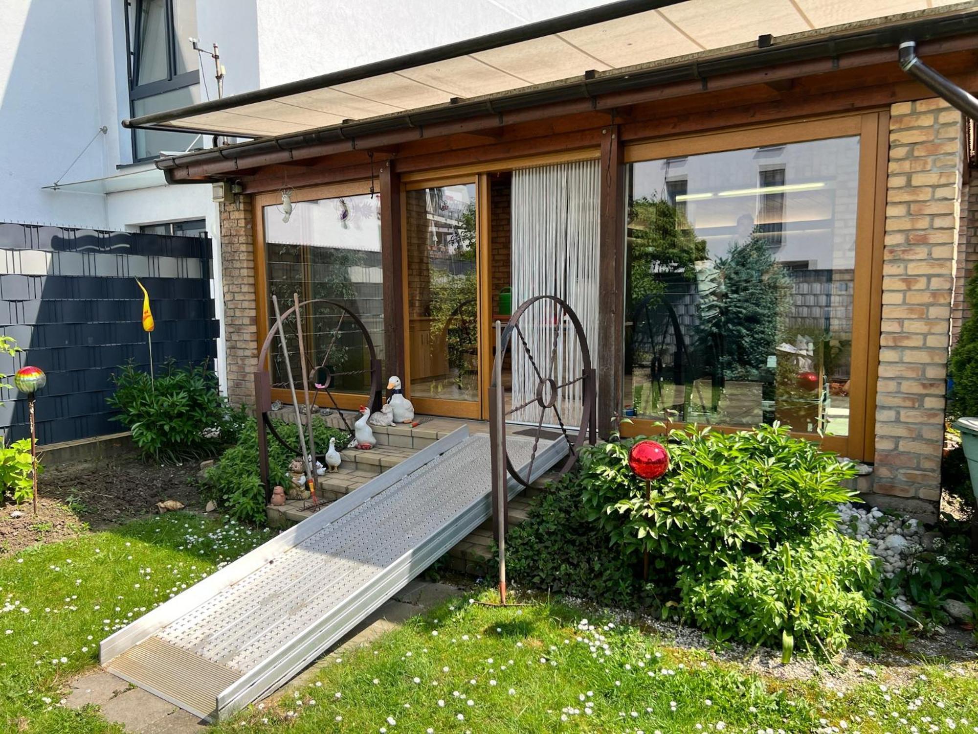 Barrierefreies Ferienhaus Mit Garten Bei Koeln ヒュルト エクステリア 写真