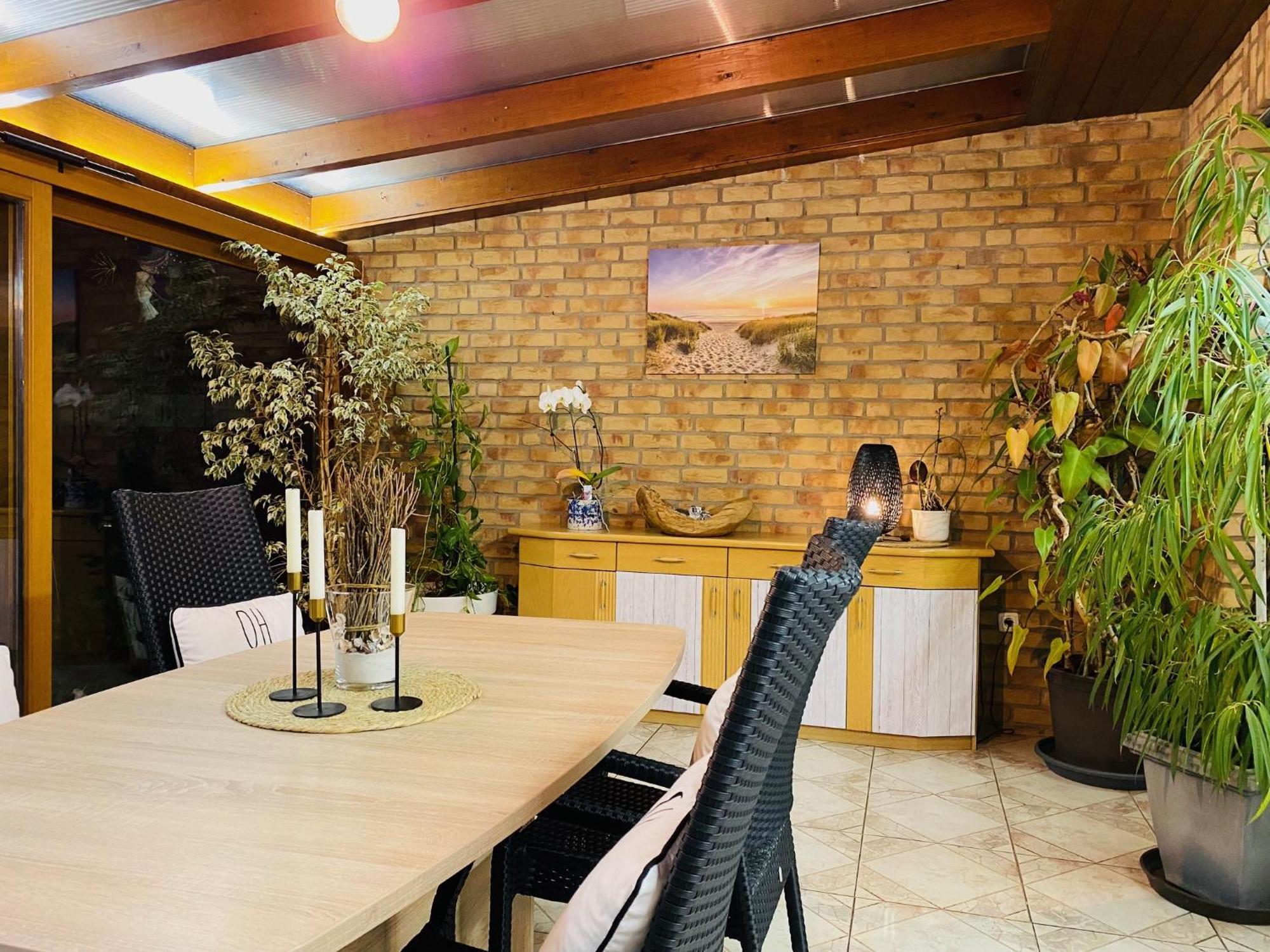 Barrierefreies Ferienhaus Mit Garten Bei Koeln ヒュルト エクステリア 写真
