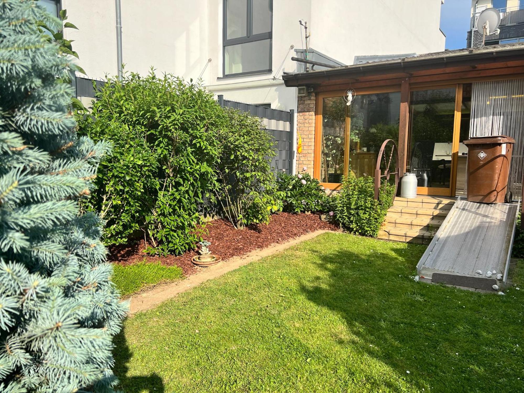 Barrierefreies Ferienhaus Mit Garten Bei Koeln ヒュルト エクステリア 写真